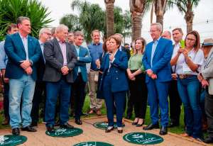 Nesta terça-feira, a nova diretoria da FPA tomou posse, em cerimônia, em Brasília (DF). A presidência da bancada ruralista será exercida pelo deputado federal Pedro Lupion (PP-PR). Tereza Cristina disse que será a coordenadora política do grupo no Senado Federal